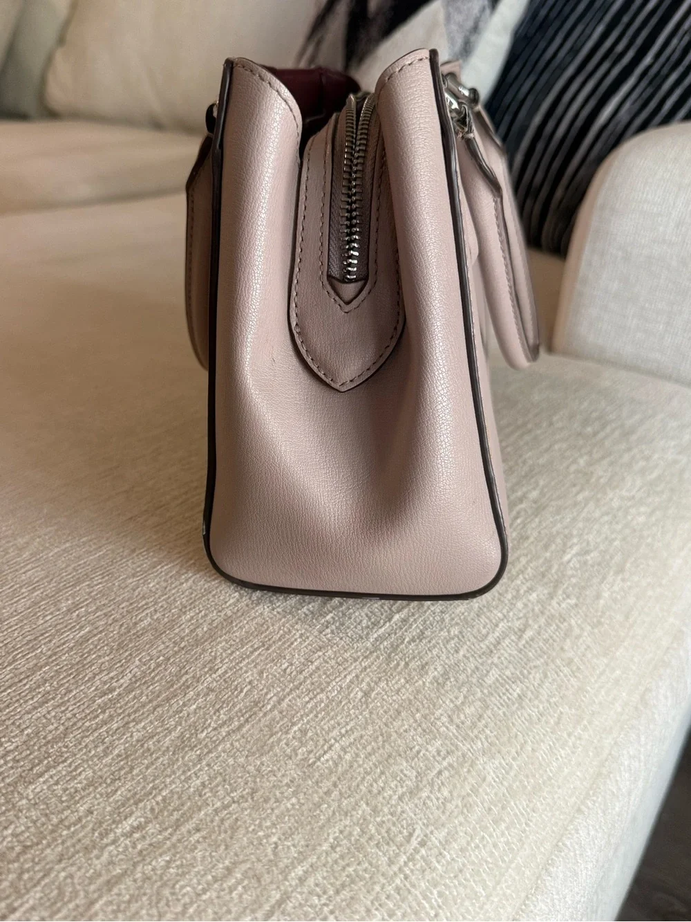 Kate Spade New York Tippy Leather Purse in Taupe